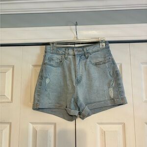 TARGET SUPER HIGH-RISE ROLLED CUFF SHORTS
SHORTS